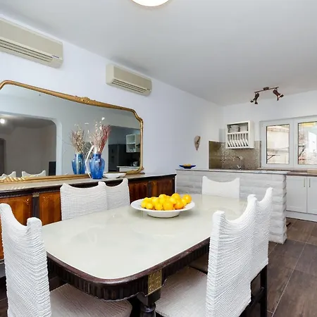 Milan Apartment *