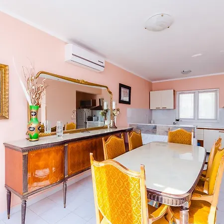 Milan Apartment *